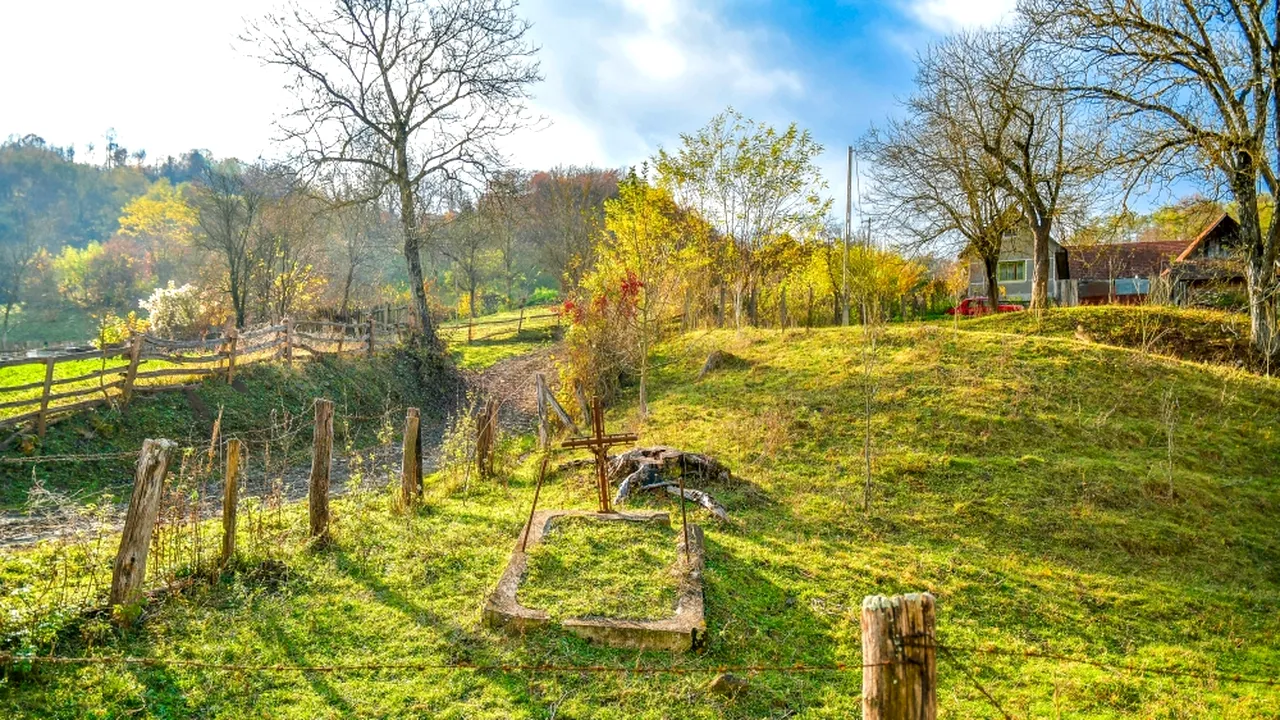 Comuna fără cimitir, unde localnicii își înmormântează rudele în grădină: „Acesta este obiceiul și e mai bine așa, sunt mai aproape de noi