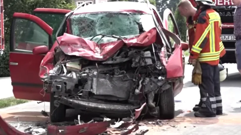 Șapte români răniți într-un accident în Germania. Autoturismul lor S-A CIOCNIT FRONTAL cu un tractor