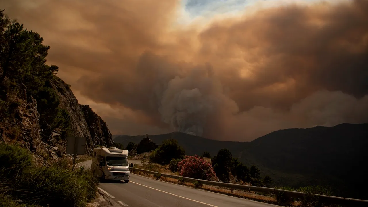 Incendiu de vegetație în sudul Spaniei. Mii de persoane au fost evacuate din calea flăcărilor