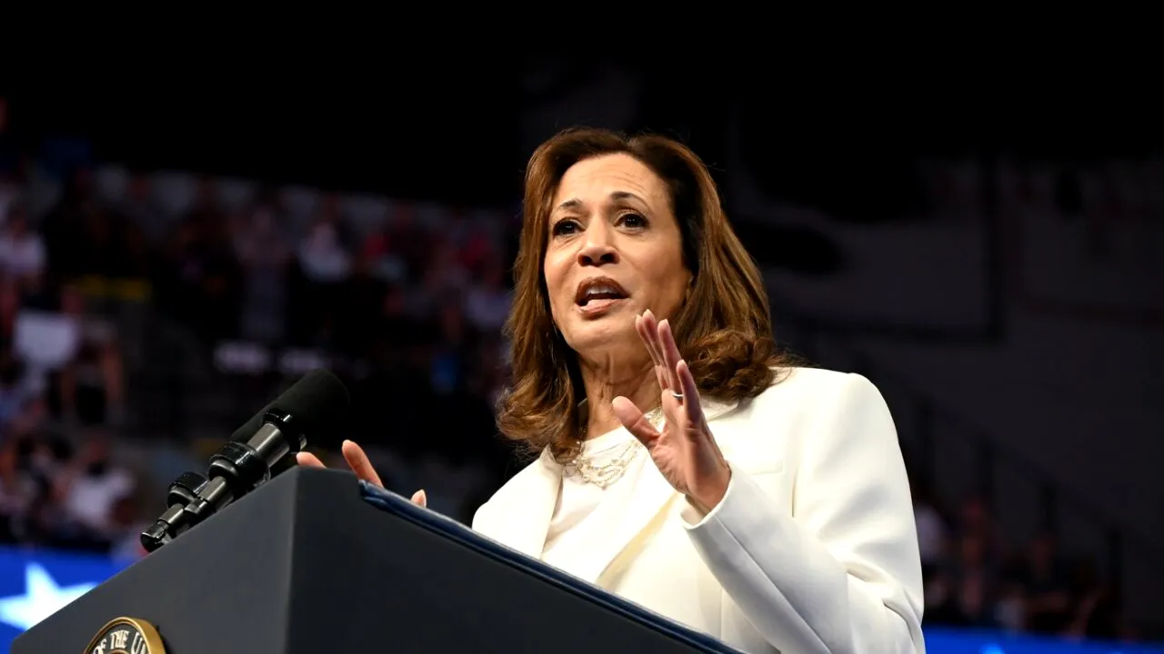 Kamala Harris: o abordare mai dură a problemei migrației ilegale. NU va opri furnizarea de armament către Israel
