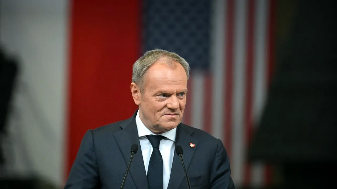 Polonia: Partidul politic al premierului Donald Tusk, dar și zeci de personalități publice, ținta unui ATAC cibernetic 