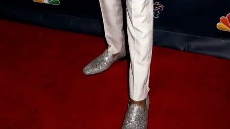 Acest artist și-a donat mocasinii cu diamante pentru ca un spital de copii să continue să funcționeze