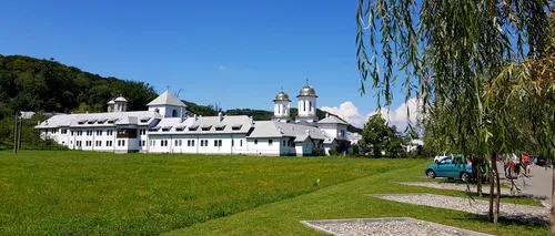 JAF la o mănăstire din județul Vâlcea. Hoții sunt căutați de polițiști