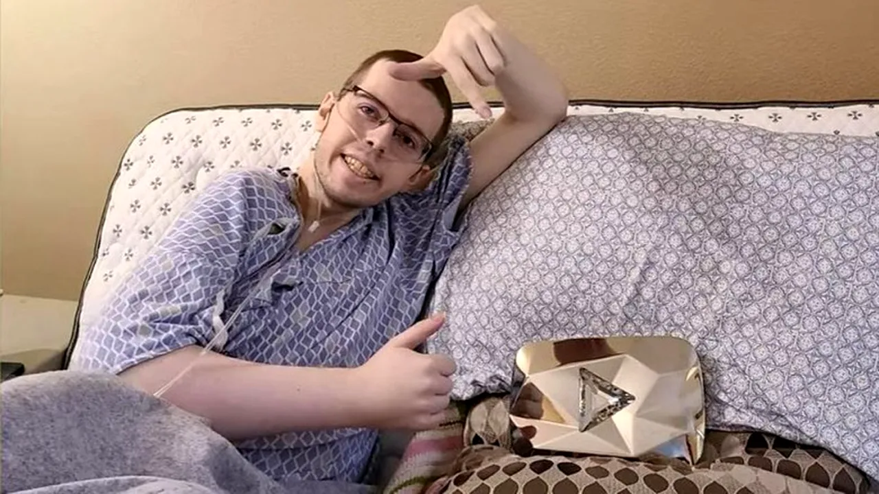Un cunoscut YouTuber a murit la 23 de ani. Ultimul mesaj pentru fani, transmis printr-un videoclip: „Rămas bun, tocilarilor”