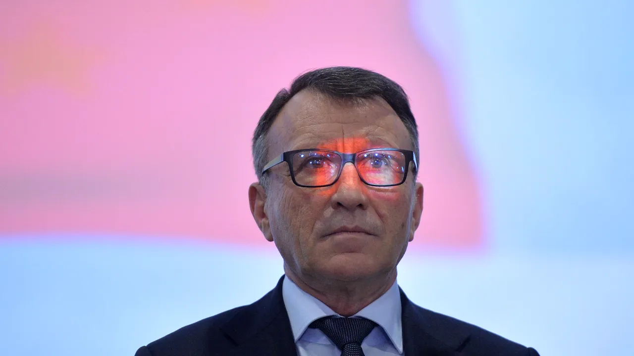 Ce a răspuns Stănescu când a fost întrebat dacă o va vota pe Dăncilă prezidențiabilul partidului