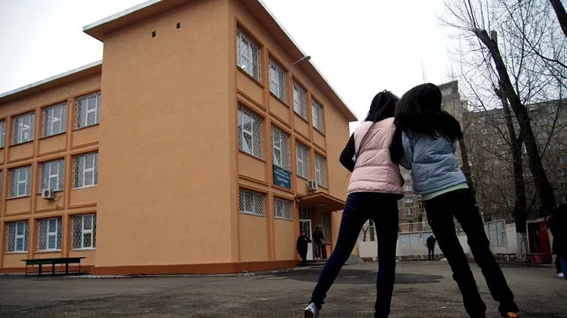 Un profesor din Iași concediat din cauza unei relații cu o elevă se va întoarce la catedră
