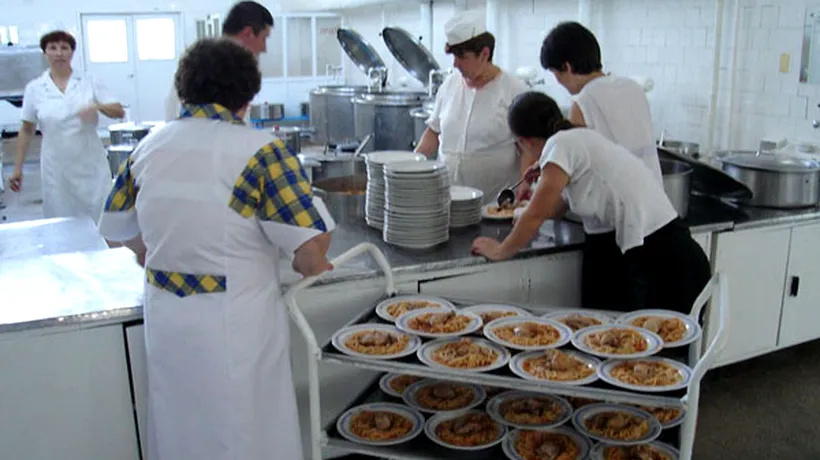 Bucătarii și spălătoresele din Ministerul de Interne ar putea primi un spor de 7% la salariu pentru condiții periculoase de muncă