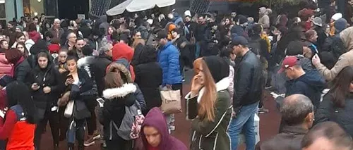 Imagini șocante. Peste 100 de oameni în febra cumpărăturilor de Crăciun, zdrobiți de mulțime în mall
