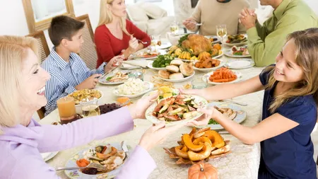 Cinci soluții accesibile pentru a scăpa de tulburările digestive provocate de meniul de Paște