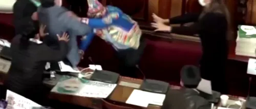 Scene uluitoare în Parlament. Aleșii bolivieni s-au luat la bătaie, fără să țină cont de nicio regulă (VIDEO)