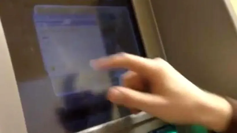 Tineri prinși când încercau să scoată bani dintr-un ATM cu un dispozitiv improvizat