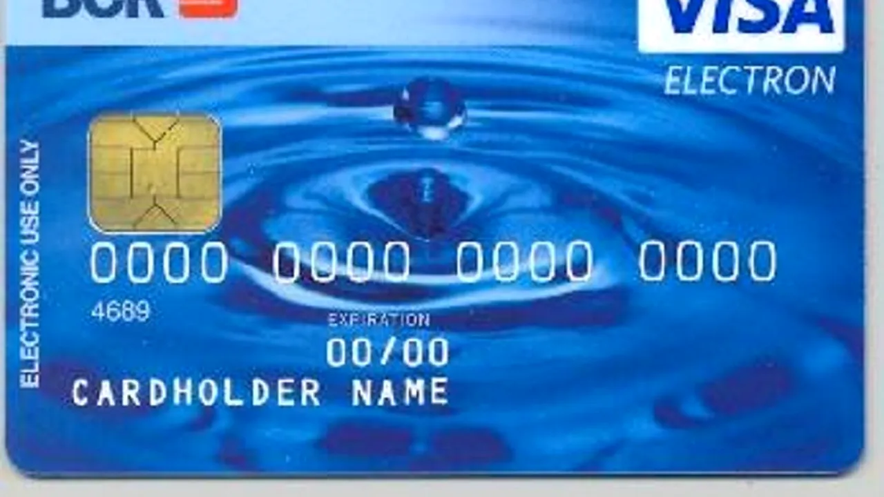 BCR: Ponderea plăților cu cardurile în totalul tranzacțiilor a crescut de trei ori în șase ani. Topul județelor cu cele mai multe tranzacții cash
