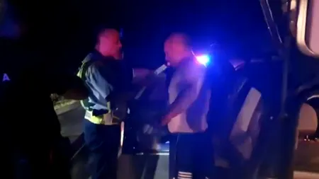 Un șofer beat criță voia să meargă cu mașina, noaptea, din Prahova până la Constanța. Cu ce alcoolemie ar fi vrut să conducă 300 km (VIDEO)