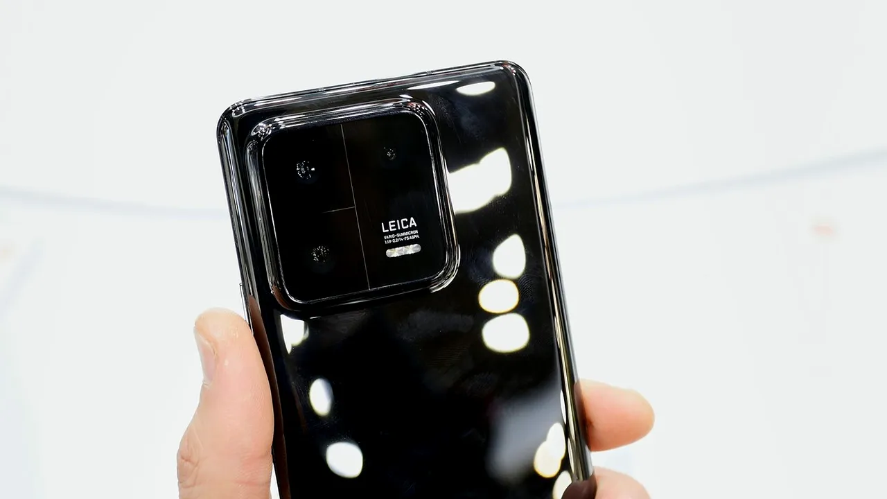 Această companie din China a bătut Samsung la capitolul ANDROID 14. Actualizarea, livrată acum către utilizatori