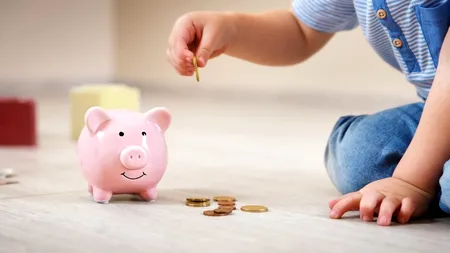 Cresc alocațiile de la 1 ianuarie 2023. Câți bani vor primi în plus copiii lunar