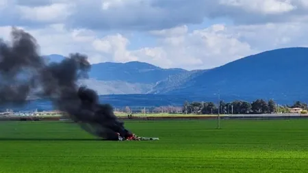 Două avioane militare s-au PRĂBUȘIT în apropiere de Roma, după ce s-au ciocnit în zbor. Cei doi piloți au murit pe loc