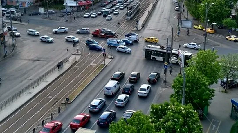 FOTO. Aglomerație în București, în zona Iancului. Sute de mașini în trafic, în plină pandemie de coronavirus