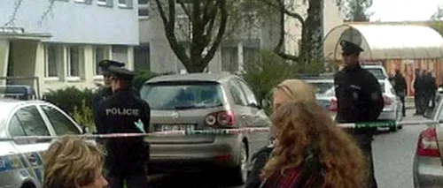 O femeie a înjunghiat mortal un băiat și a rănit două fete și un polițist, la o școală din Cehia