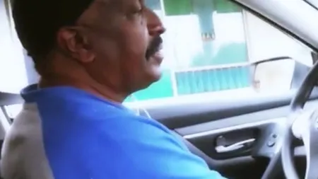 Un fost comandant militar somalez, acuzat de genocid, a lucrat ca șofer pentru Uber. „L-a prins pe fratele meu. L-a legat de un vehicul militar și l-a tras după el. A fost rupt în bucăți