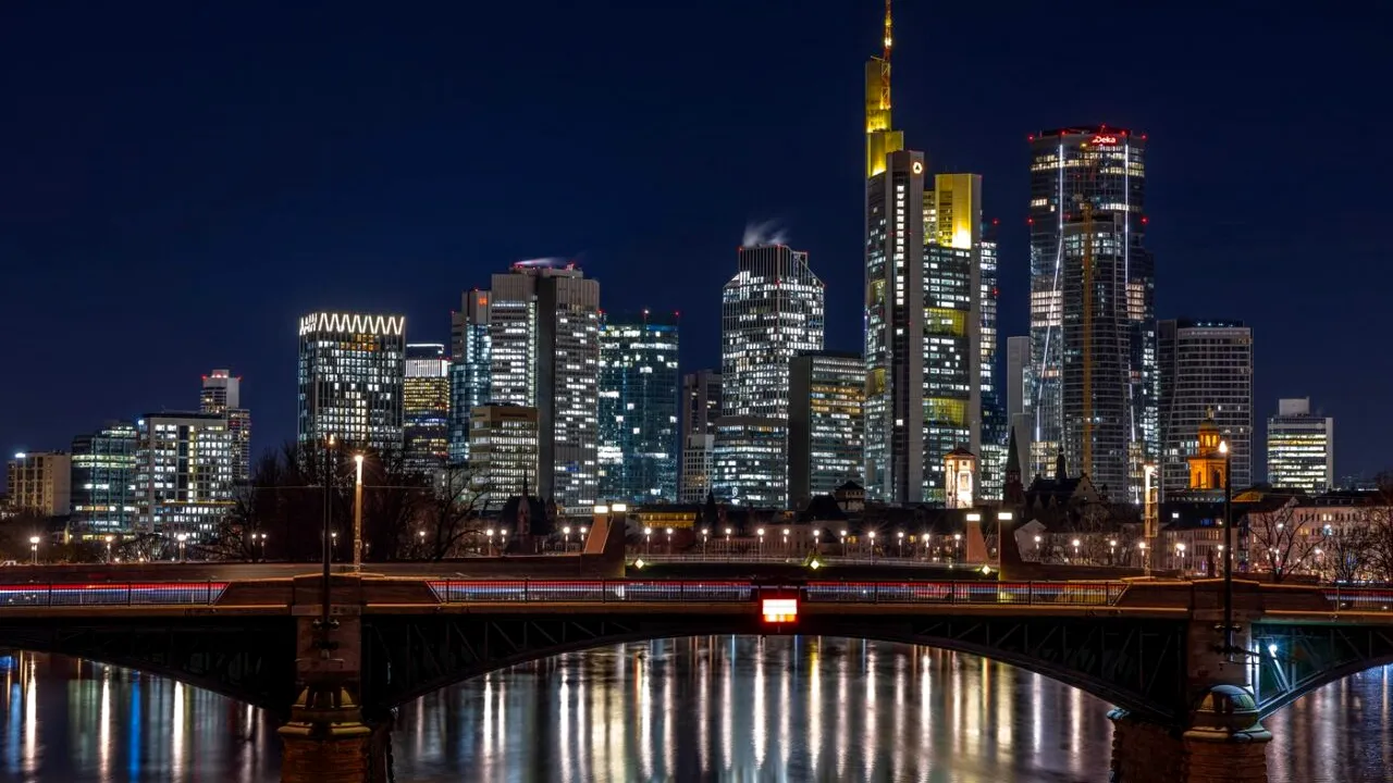 BCE avertizează asupra riscurilor FINANCIARE generate de calamități /UE trebuie să avanseze integrarea bancară