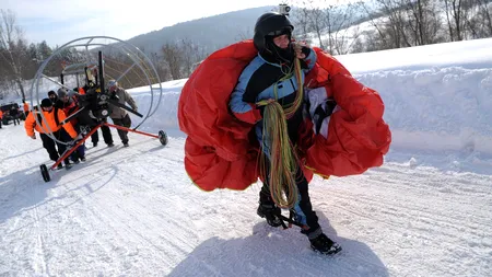 EI MERITĂ ROMÂNIA. Omul care a zburat cu paramotorul ca să parașuteze ajutoare deasupra României. Povestea incredibilă a polițistul Marian C. 