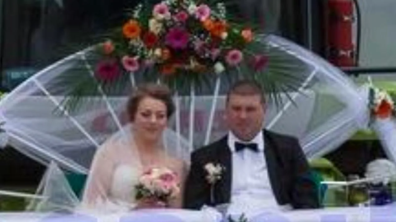 Cum au mers la altar doi tineri miri din Botoșani. FOTO