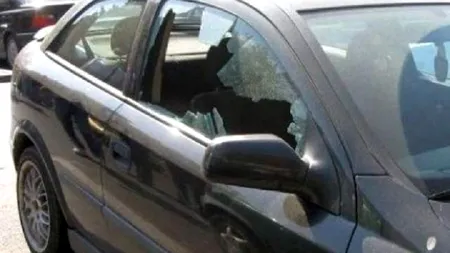 Femeie jefuită la semafor, în Capitală. Geanta, mult mai SCUMPĂ decât suma (considerabilă) din interiorul ei