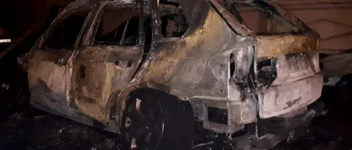 Incendiu într-o parcare din Galați. O mașină a fost distrusă complet