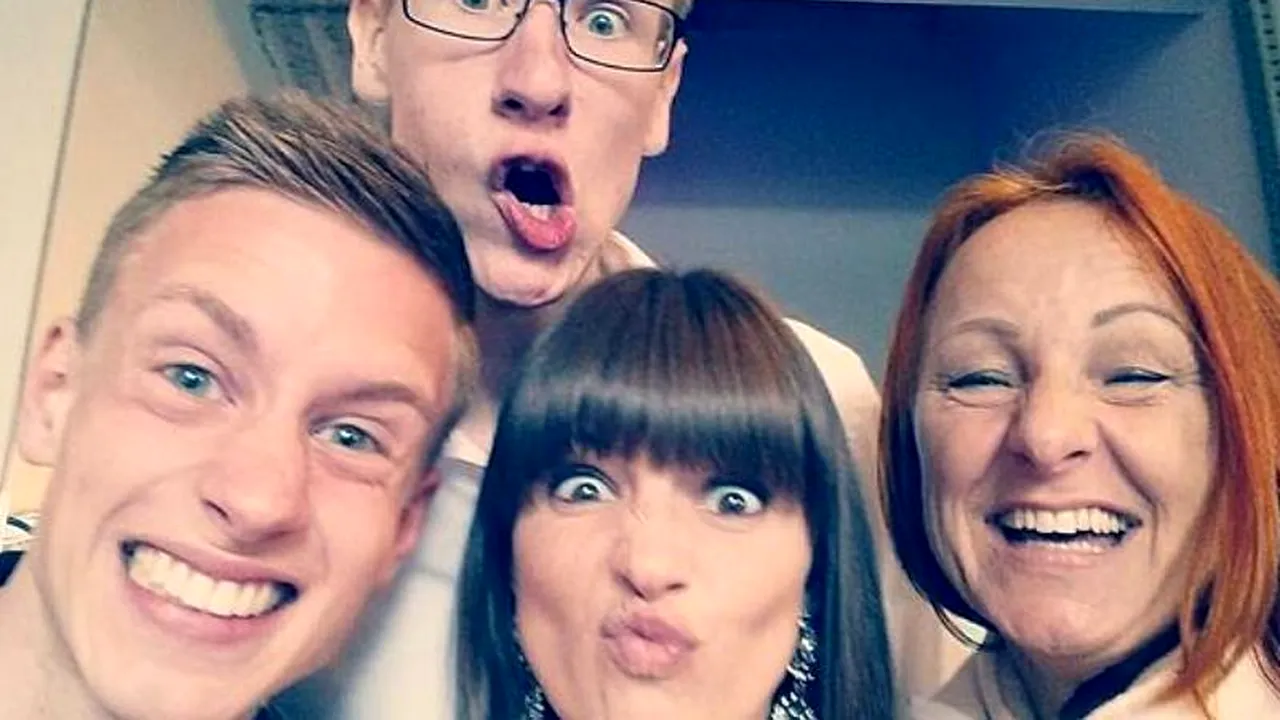 Probabil cel mai norocos adolescent. Vedeta care-l va însoți la balul de absolvire