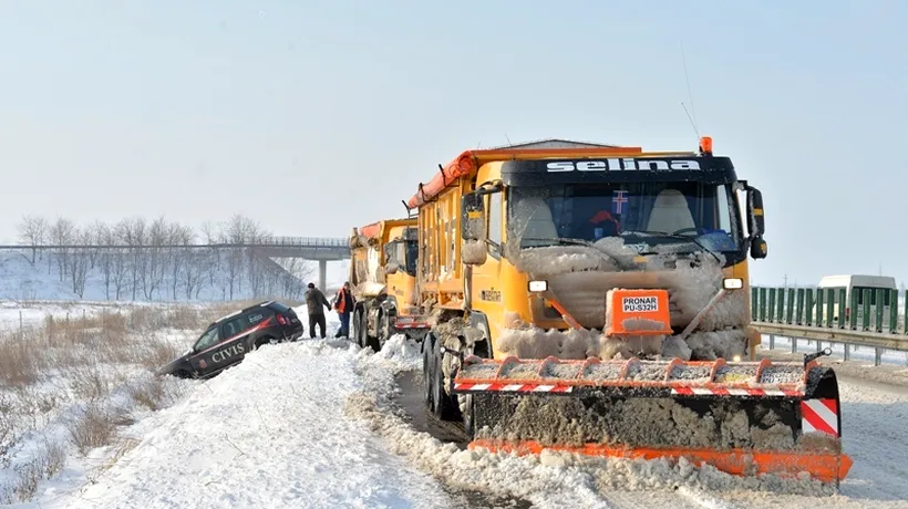 VREMEA. Circulație în condiții de iarnă pe DN 17, în Pasul Tihuța; utilaje aduse din Cluj și Sălaj