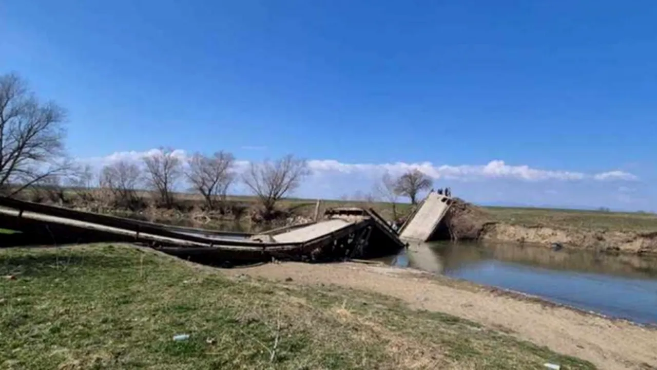 Un pod care face legătura între două județe s-a prăbușit. Circulația a fost complet închisă