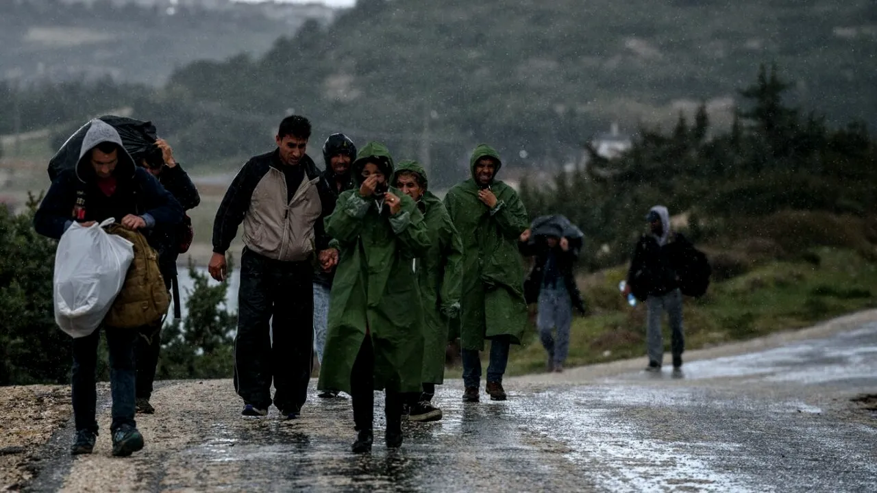 Guvernul britanic a mutat mii de afgani în secret, după o SCURGERE uriașă de date personale. Aproape 19.000 de persoane, expuse din greșeală