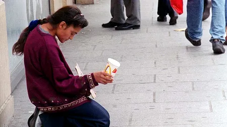 Sute de vile construite de gangsteri cu bani din SCLAVIA COPIILOR trimiși la cerșit în Marea Britanie. Cazul Țăndărei, în atenția The Sun