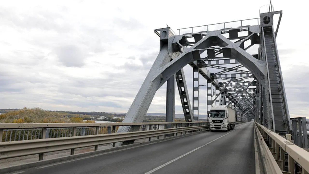 Se reiau lucrările la Podul Prieteniei Giurgiu - Ruse. Traficul este restricţionat