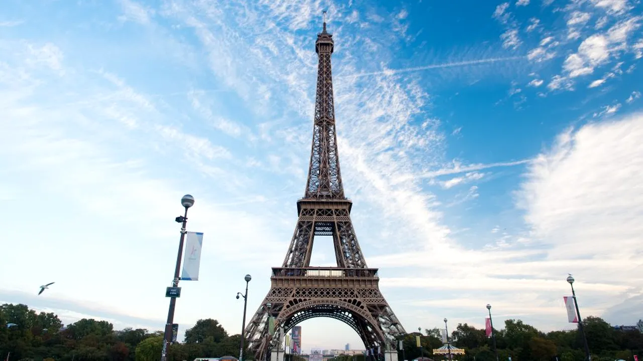 Turnul Eiffel s-a redeschis începând de vineri pentru vizitatori