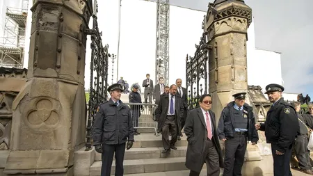 Ce s-a întâmplat în Parlamentul Canadei în timpul atacului armat: Premierul a stat 15 minute ascuns într-o debara, iar parlamentarii și-au confecționat sulițe din hampele steagurilor 