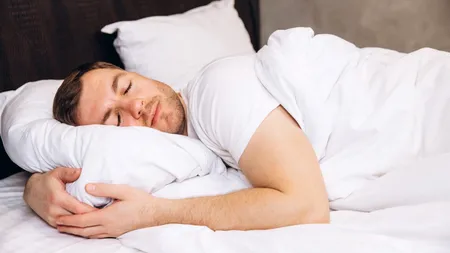 Ce semnifică atunci când visezi pe cineva care a murit. Explicațiile te vor uimi