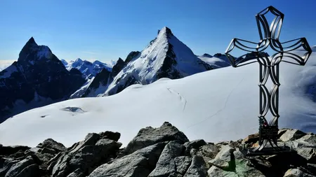 Tragedie cumplită în Alpi. Cinci schiori, găsiți MORȚI și unul e dispărut pe unul dintre celei mai tranzitate trasee montane dintre Elveția și Italia
