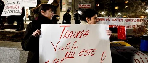 Zeci de persoane au protestat în Capitală cerând eliminarea violului din Legea medierii
