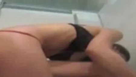 A primit dreptul de a profesa, deși a fost surprins întreținând relații intime cu o pacientă