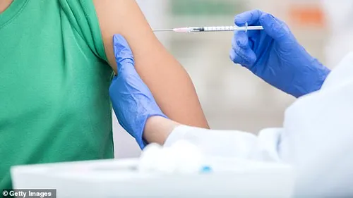 Guvernul Regatului Unit semnează o înțelegere de „500 de milioane de lire sterline” cu giganții GlaxoSmithKline și Sanofi  pentru un al patrulea vaccin potențial pentru coronavirus, chiar dacă încă nu a fost testat pe oameni