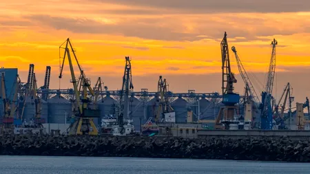 O nouă taxă pentru șoferii de TIR, în Portul Constanța. Transportatorii au tras camioanele pe dreapta