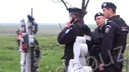 Scandal în Buzău. Un recidivist a vrut să îl taie cu coasa pe un polițist