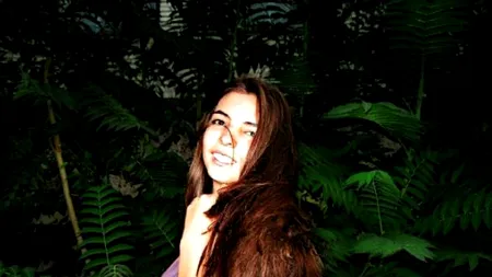 Un model de 14 ani a murit după ce a muncit 12 ore pentru un show de modă din China