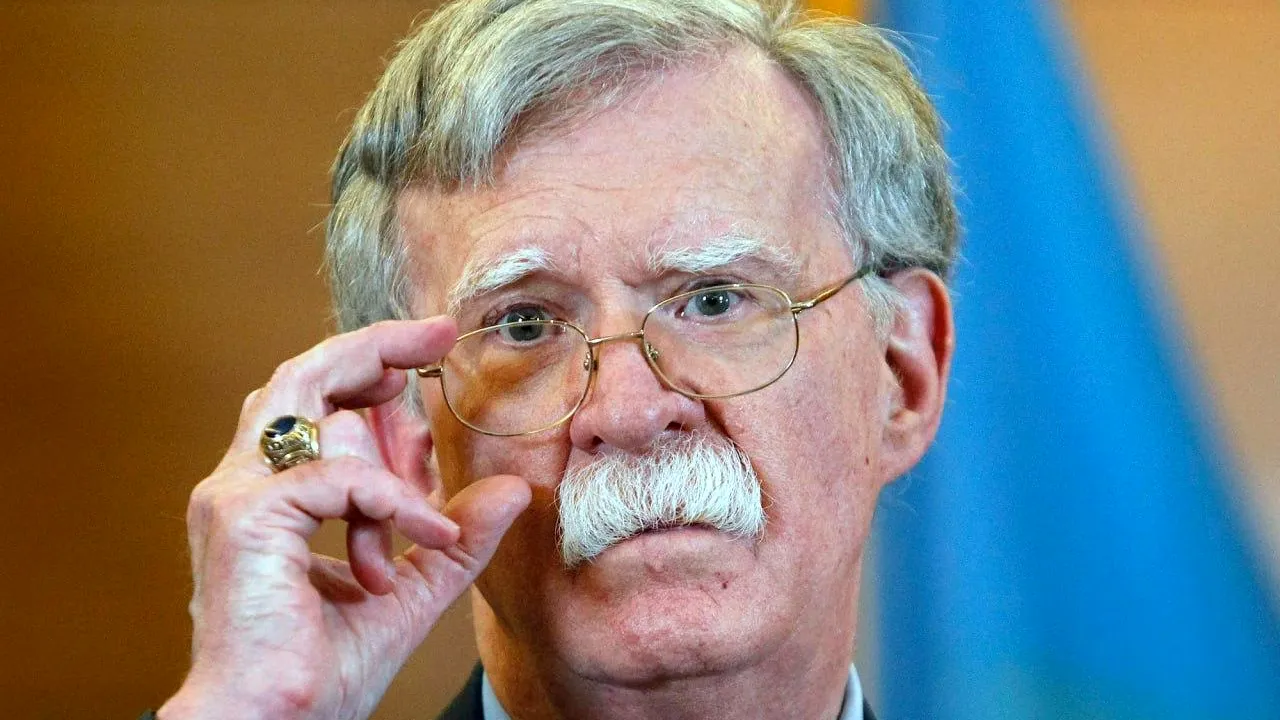 John Bolton, fost consilier pentru securitate națională al președintelui Trump, a fost inculpat pentru modul în care a gestionat documente clasificate