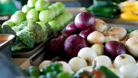 Piețele din România vând fructele și legumele cu DIFERENȚE mari de preț