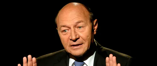 Băsescu sugerează că scandalul Hexi Pharma este ''o înscenare'': ''Ceva miroase urât''