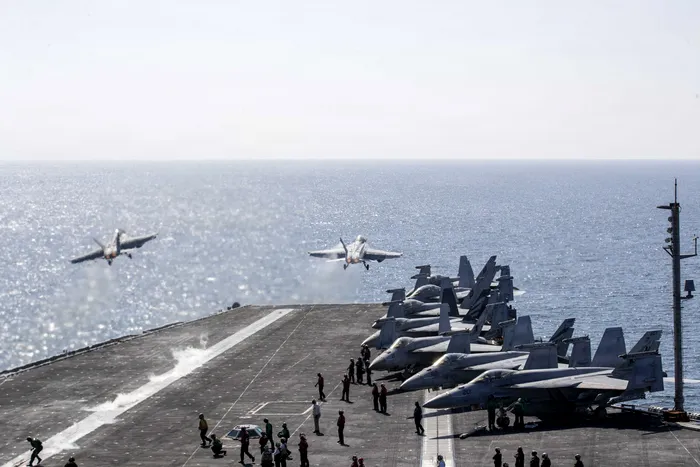 Portavionul USS Abraham Lincoln a ajuns în Thailanda, după 270 de zile pe mare. Ce va face echipajul de 5.000 de persoane și în ce stare se află nava