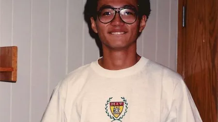 Transformarea incredibilă a „TOCILARULUI cu ochelari de Harry Potter