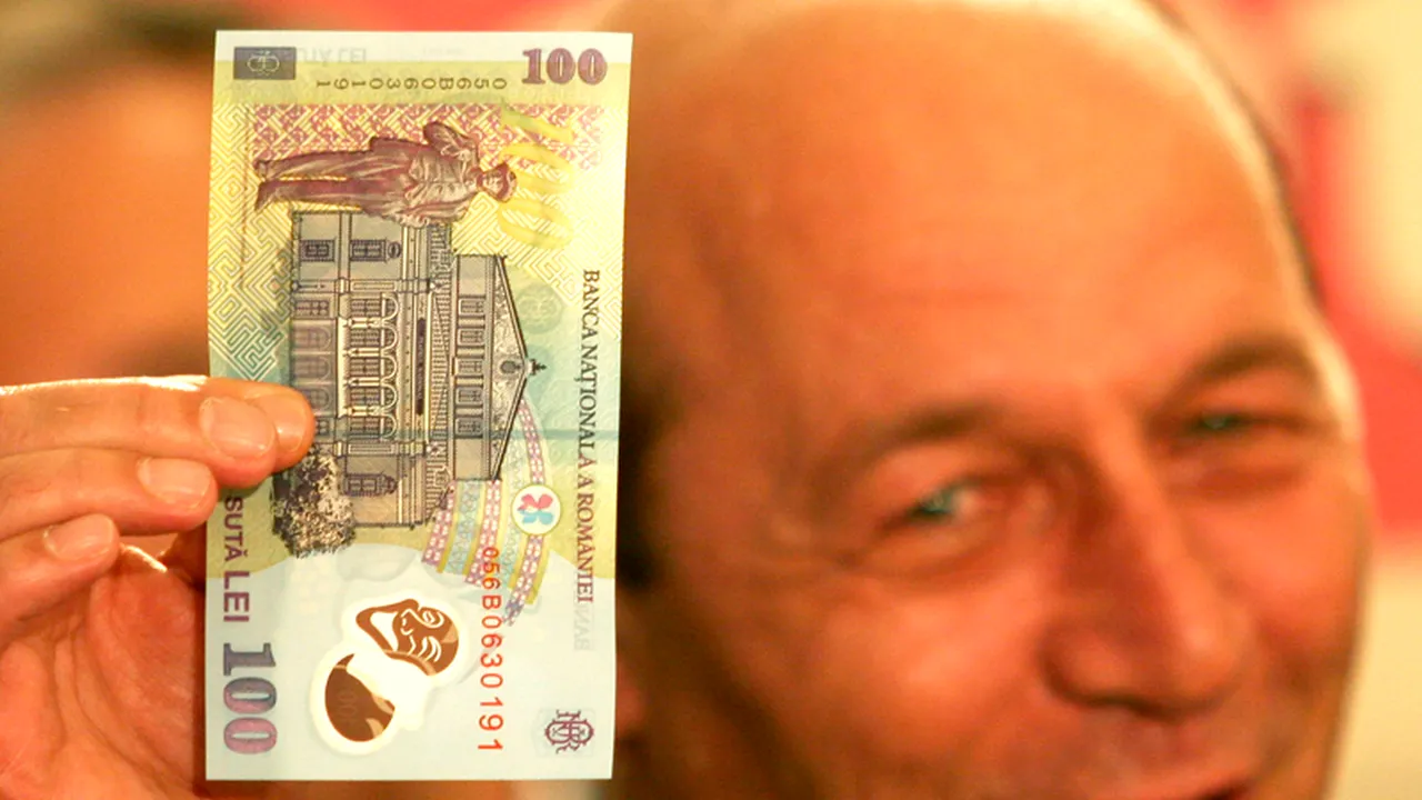 La exact DOI ANI de când a anunțat TĂIEREA SALARIILOR, Băsescu a ieșit să le dea bugetarilor o veste bună